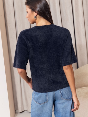 Pull-over 'Christmas Fluffy' Lipsy en bleu