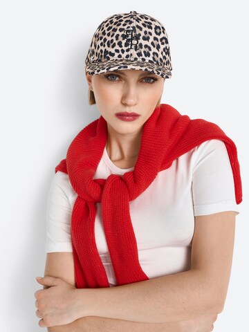 Rich & Royal Cap in Beige: front