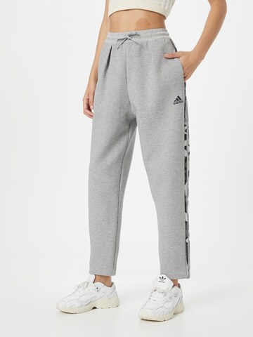 ADIDAS SPORTSWEAR - Tapered Pantalón deportivo 'Graphic' en gris: frente