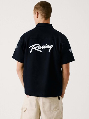 Fit confort Chemise 'Red Bull Racing x Pepe Jeans' Red Bull Racing x Pepe Jeans en bleu : devant