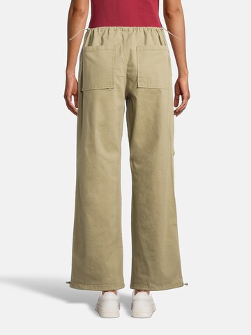 AÉROPOSTALE Regular Trousers in Green