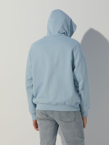 ABOUT YOU x Alvaro Soler Sweatshirt 'Nevio' in Blauw