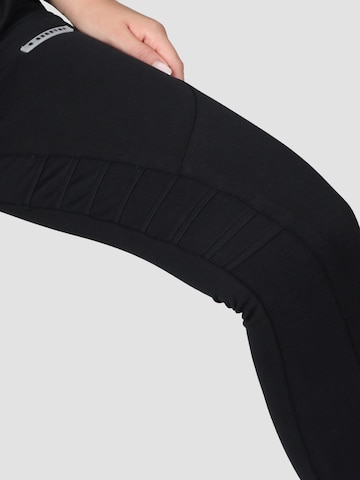 Tapered Pantaloni sportivi di MOROTAI in nero