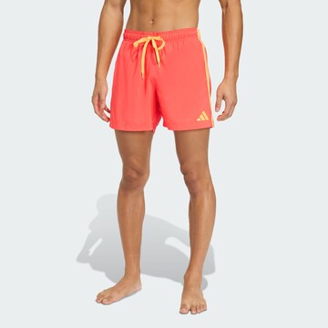 ADIDAS SPORTSWEAR Sportbadeshorts '3 STRIPES SWIM SHORTS 5' in Rot: Vorderseite