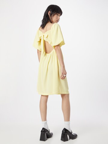 Monki - Vestido en amarillo