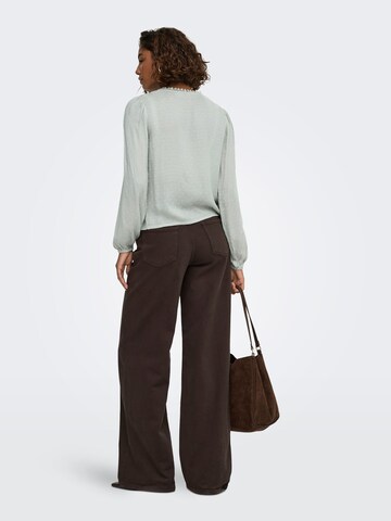 ONLY - Blusa 'ONLGEZA' en azul