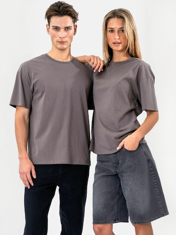 TEESHOPPEN Top ' Heavy ' in Grey: front