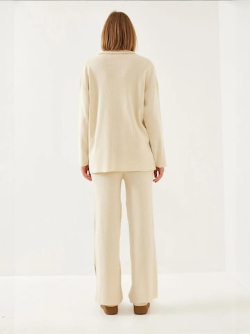 Completo pantalone di Bianco Lucci in beige