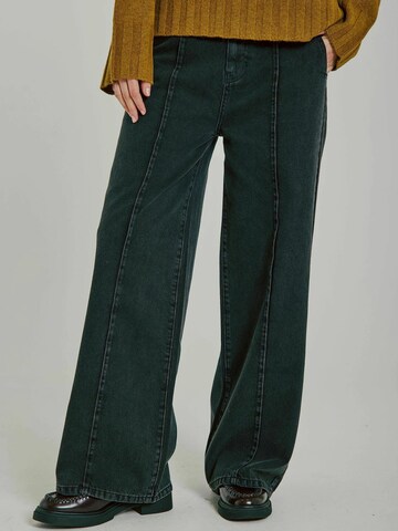 NORR Regular Jeans ' Kenzie ' in Grün: Vorderseite