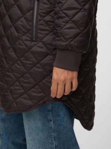 Cappotto invernale 'VMHayle' di Vero Moda Curve in marrone