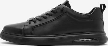 Derimod Sneaker in Schwarz: Vorderseite