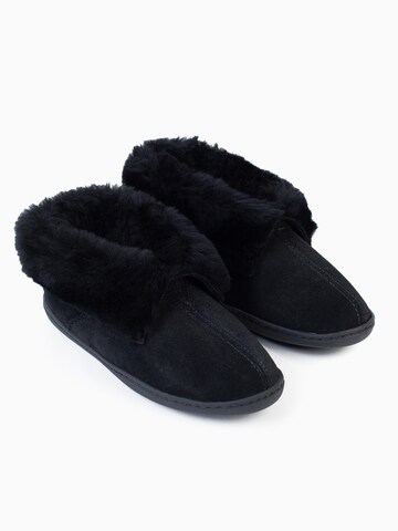 Minnetonka - Pantufa em preto