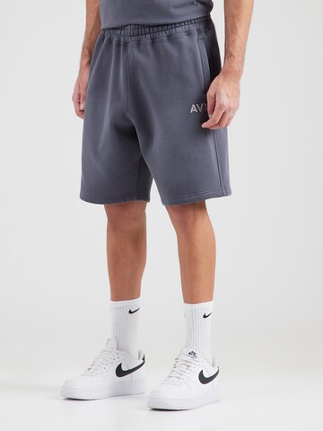 Loosefit Pantalon 'FLEET' Avirex en gris : devant