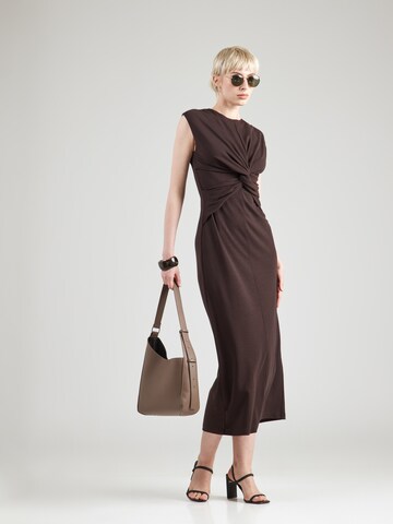 Robe & Other Stories en marron