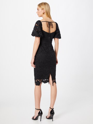 Rochie de cocktail de la Lipsy pe negru