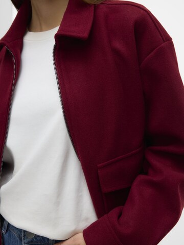 Veste mi-saison 'VMFORTUNE' VERO MODA en rouge