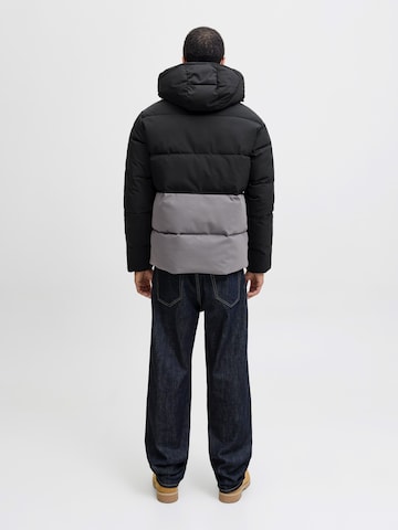 Geacă de iarnă 'JJEOWEN' de la JACK & JONES pe gri