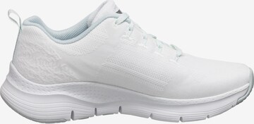 Baskets basses SKECHERS en blanc