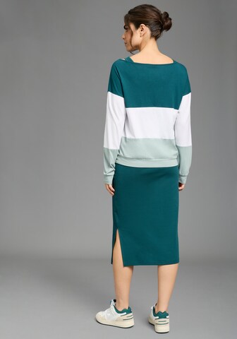 KangaROOS Dress in Green