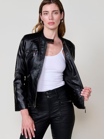 KOROSHI Jacke in Schwarz