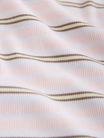 Tricou de la Next pe roz