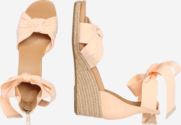 UGG - Sandalias 'Yarrow' en naranja