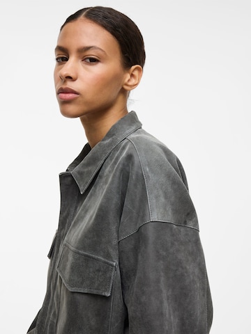 ROUGE EDIT Overgangsjakke i grå