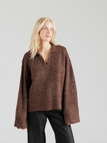 TOPSHOP Sweater in Brown: front