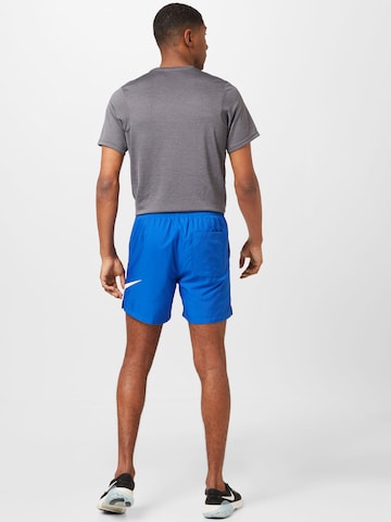 Nike Sportswear Regular Shorts in Blau