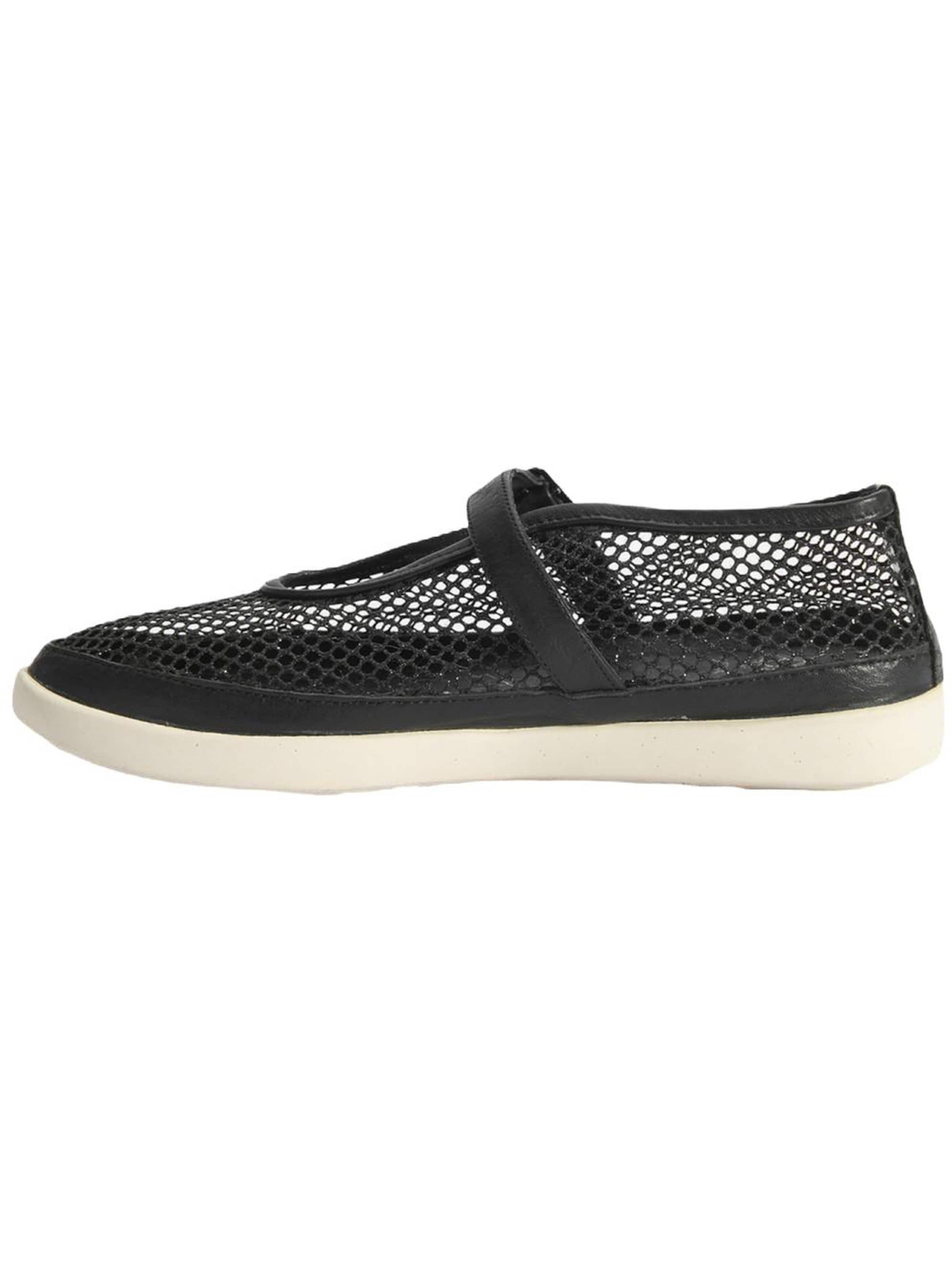Desa Classic Flats 'Slip-Ons' in Black