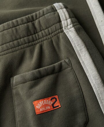 Loosefit Pantalon 'Essential' Superdry en vert