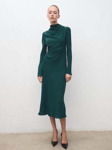 Rochie 'CARO' de la MANGO pe verde: față