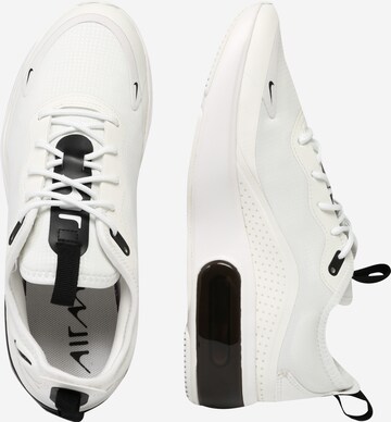 Nike Sportswear Matalavartiset tennarit 'Dia' värissä valkoinen