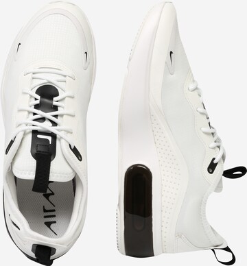 Nike Sportswear - Sapatilhas baixas 'Dia' em branco