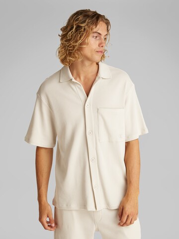 Coupe regular Chemise Calvin Klein Jeans en beige : devant