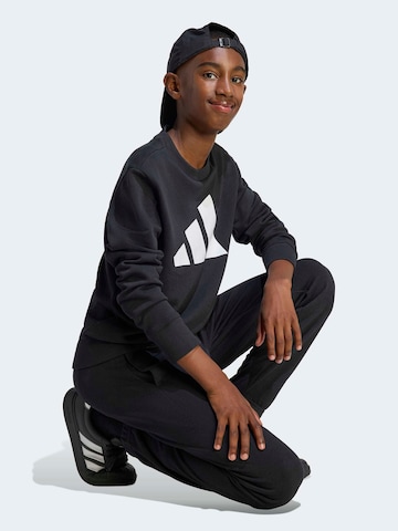 ADIDAS SPORTSWEAR Treenipuku värissä musta