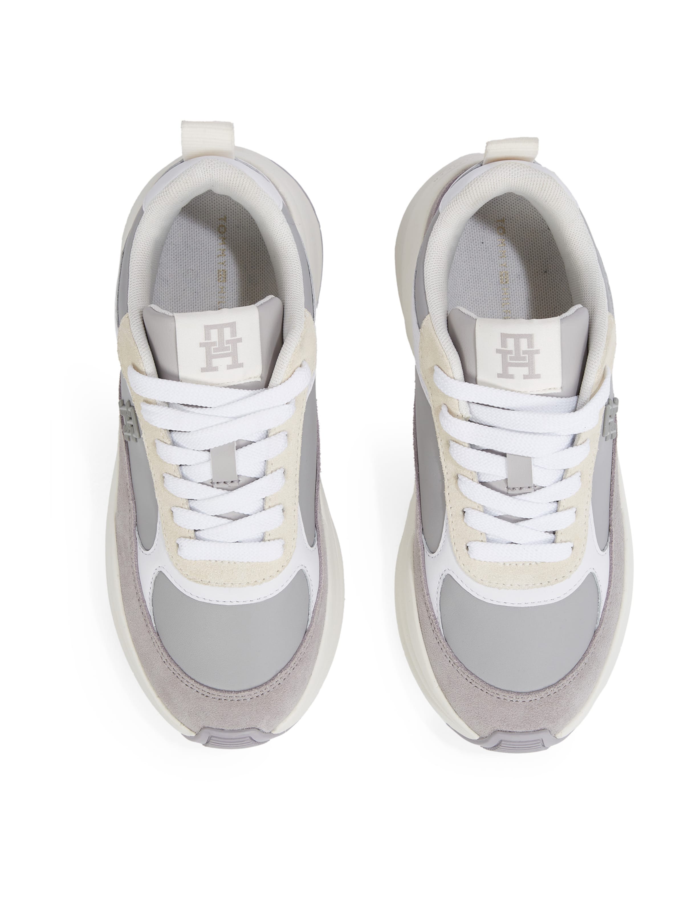 TOMMY HILFIGER Sneaker in Grau