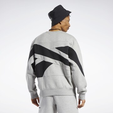 Reebok Sweatshirt in Grau