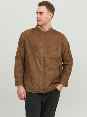 Jack & Jones Plus Tussenjas in Bruin: voorkant