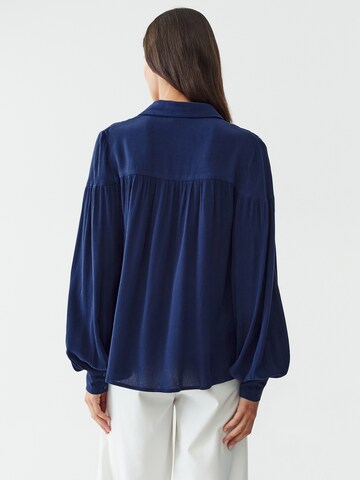 Calli - Blusa 'WILEY ' em azul: atrás