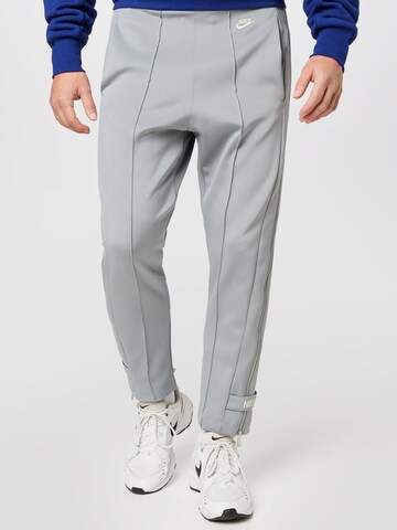 Regular Pantalon Nike Sportswear en gris : devant