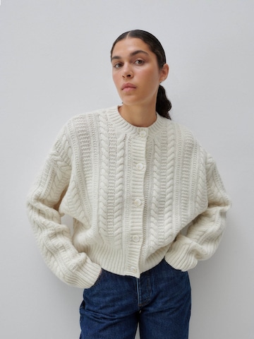 ABOUT YOU x Marie von Behrens Cardigan 'Rosie' i hvid: forside