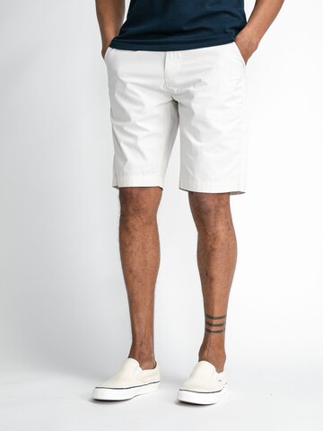 Petrol Industries Regular Chino trousers in White: front