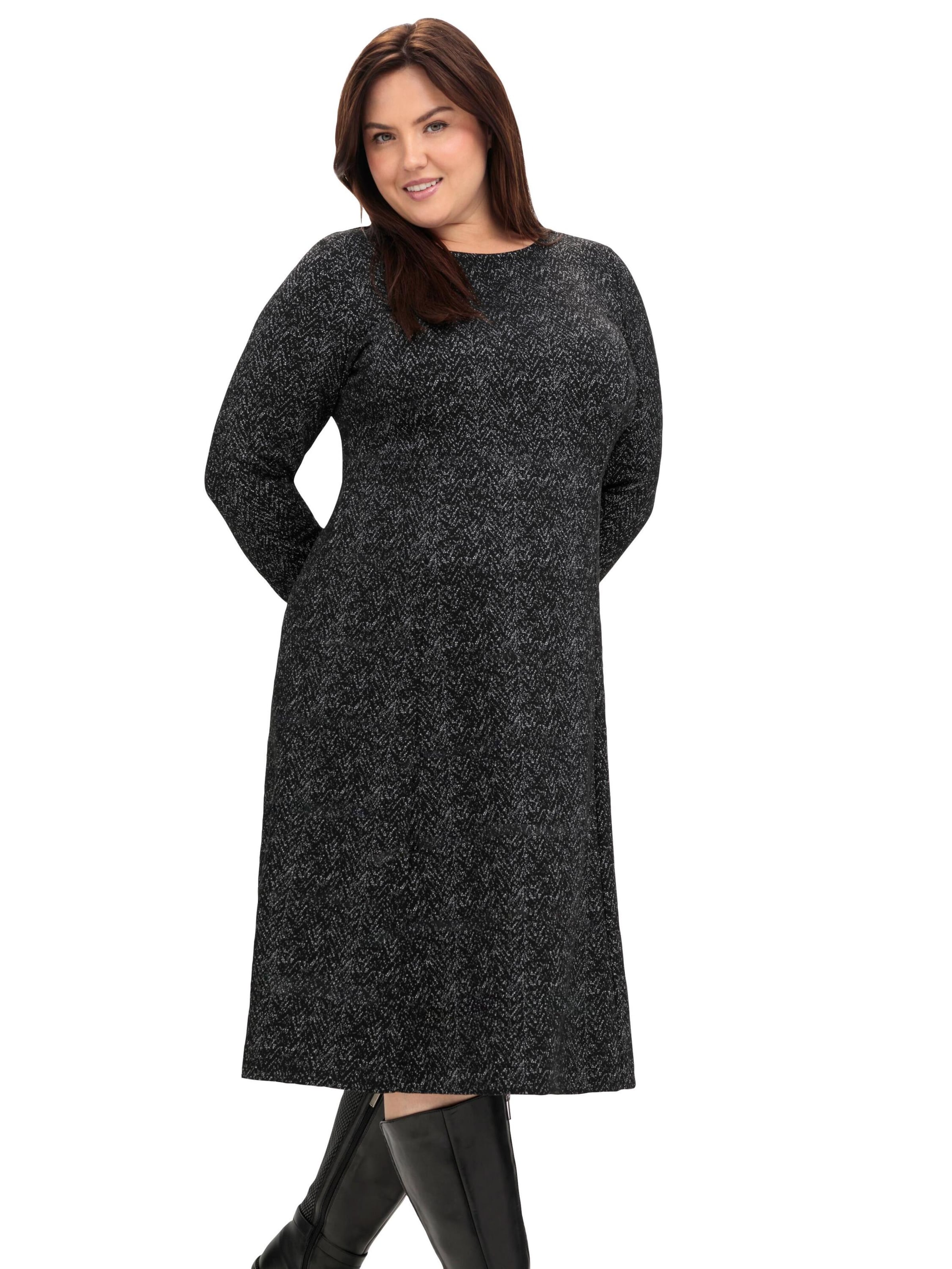 Rochie de la SHEEGO pe negru: față