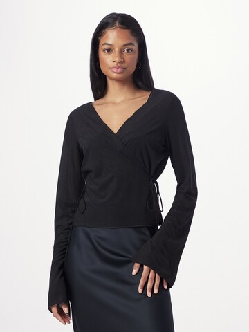 WEEKDAY Shirt in Black: front