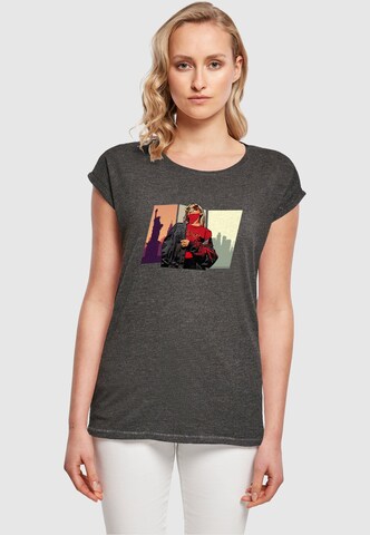 Merchcode T-Shirt 'Grand Red Girl' in Grau: Vorderseite