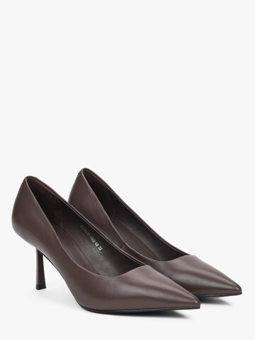 Estro Pumps '24043-1568' in Bruin