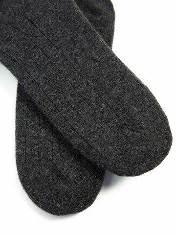 GOBI Cashmere Socks in Grey