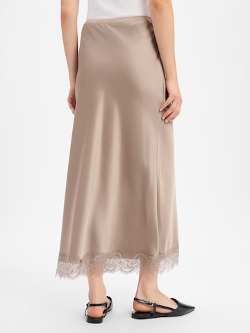 Marie Lund Rok in Beige