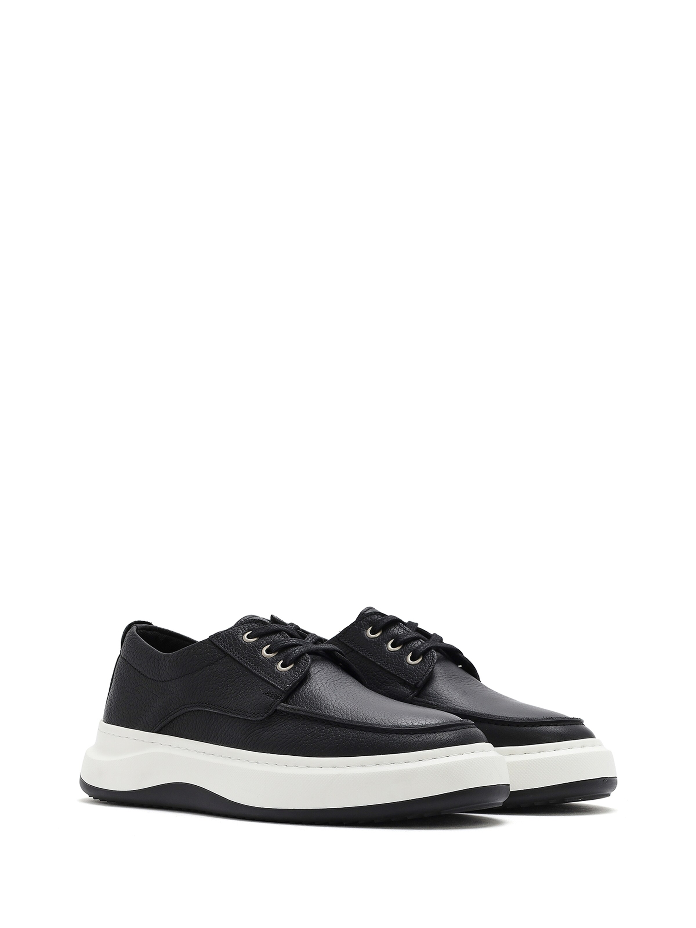 Derimod - Sapato com atacadores em preto